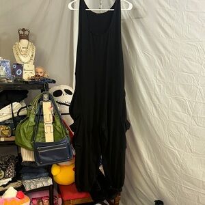 Elegant Black Sleeveless Jumpsuit 💙